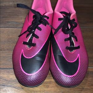 Nike Kids Soccer Cleats Size 5.5Y Pink & Black
